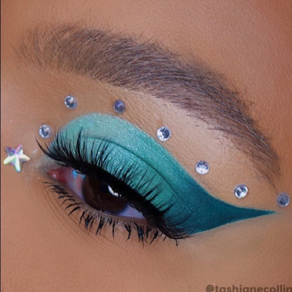 ColourPop x Animal Crossing Nook Inc. Eye Palette - Picture 4 of 4